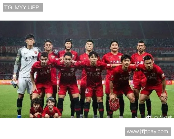 中超联赛精彩对决重庆斯威迎战强敌上海上港全力争胜