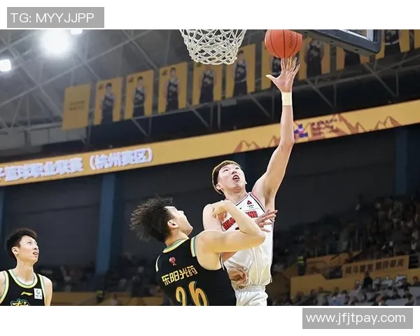 中国男篮在与尼日利亚的激烈对抗中第4节逆转的精彩瞬间回顾