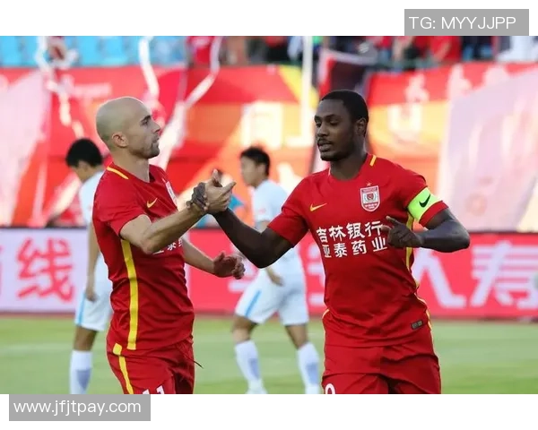 球可输人不输！北京国安送红点套餐+终场前迸发抵触：对方被推倒